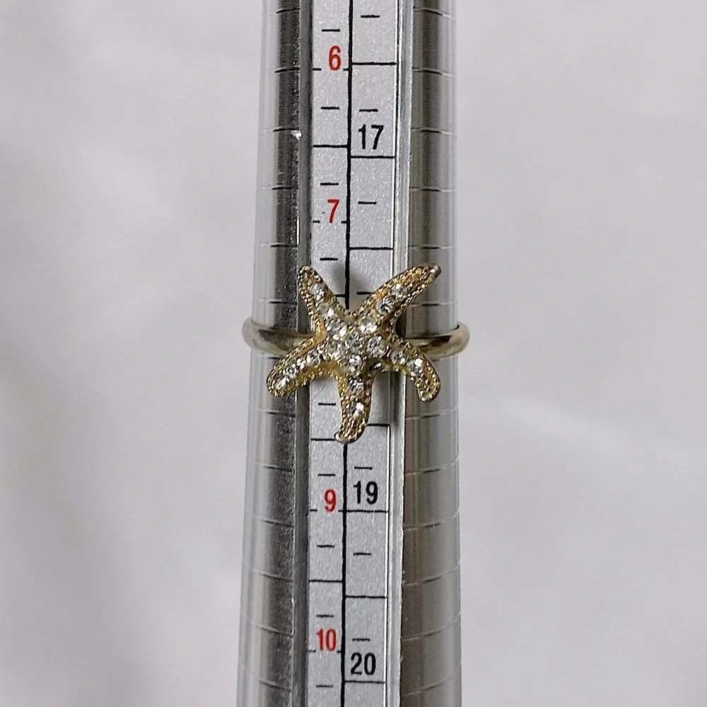 Gold Starfish Ring Costume Jewelry - Picture 4 of 4